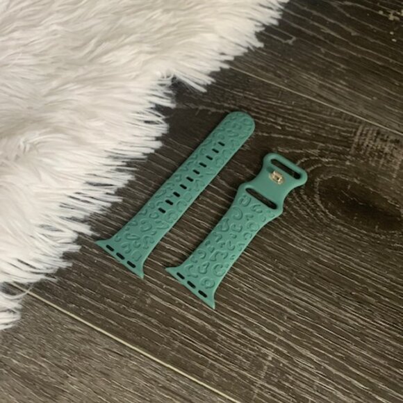 Ultra Soft Silicone Cactus Teal Leopard Engraved Apple Watch Band | 38/40/41mm - Picture 4 of 4
